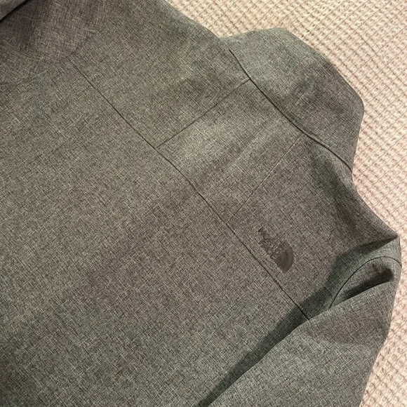 The North Face Men's Charcoal Performance Jacket (30% off 3+ Items!) - Picture 6 of 6